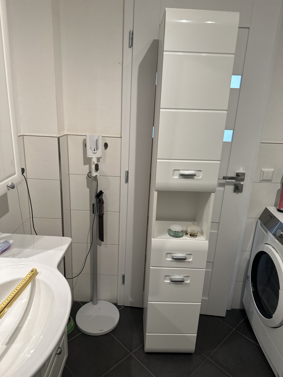 Wohnzimmer oder Bad Schrank