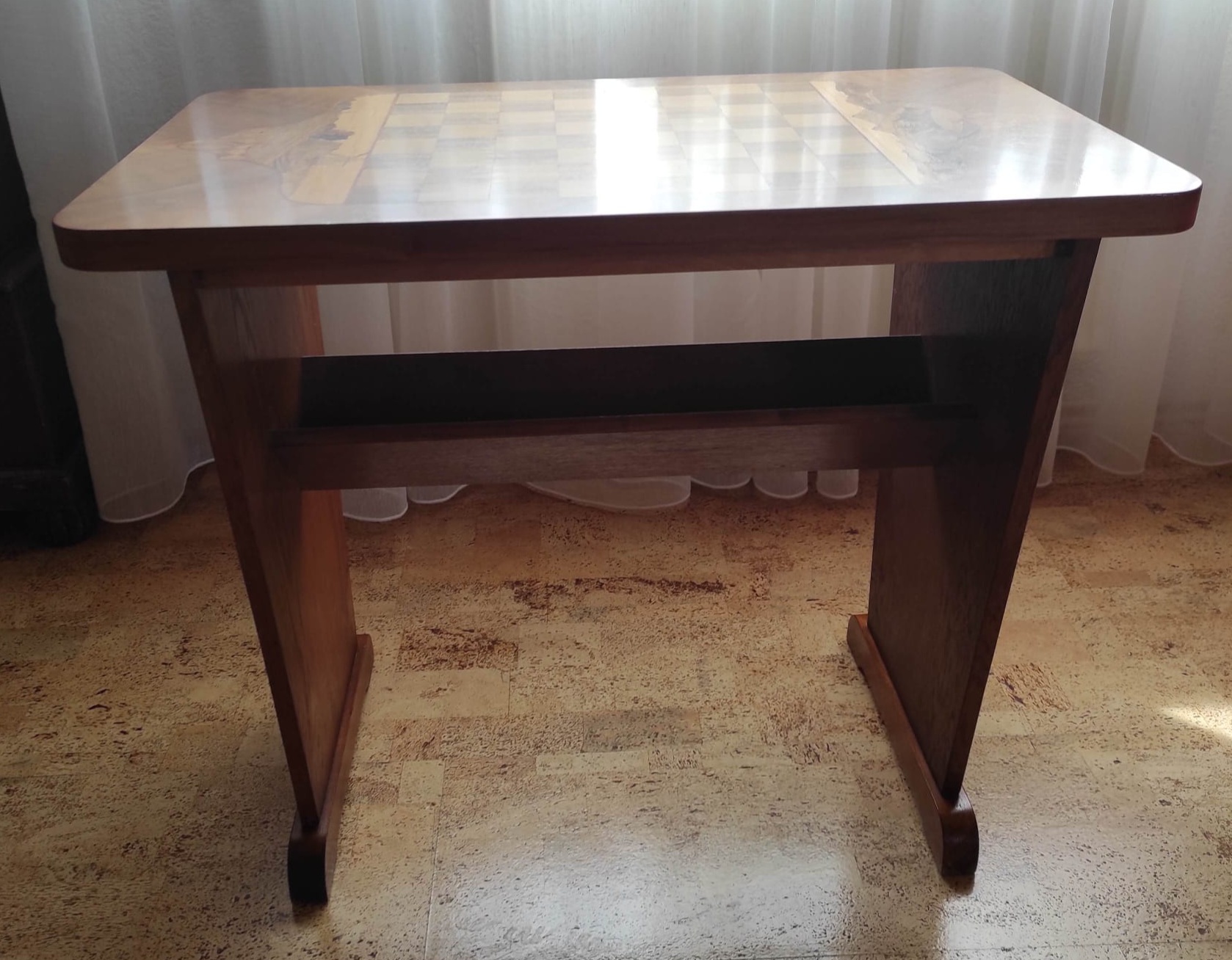 Alter Schachtisch aus Holz mit Intarsien & Schachfiguren – Vorschaubild 5